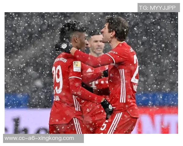 拜仁官方推特发布德甲对阵斯图加特海报基米希与卡尔共同亮相